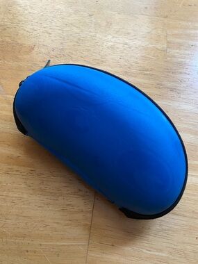 Costa Hard Zipper Sunglass Case Blue in good condition